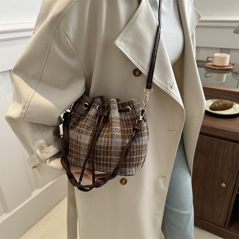 Wholesale Wool Contrast Color Casual Fashion One Shoulder Crossbody Bucket Bag